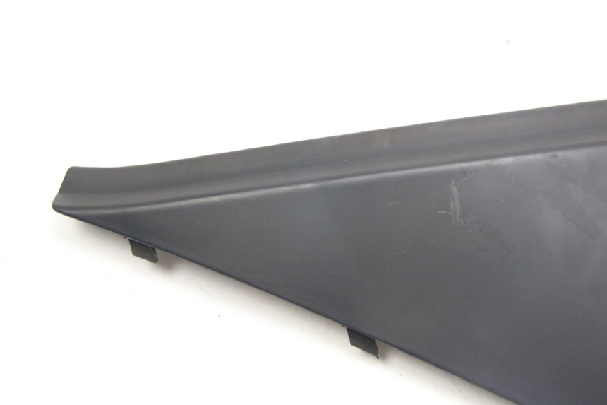 photo de TAPA BAJO EL ASIENTO DERECHO APRILIA ATLANTIC 500 (2002 - 2003) - Zoom estado de uso