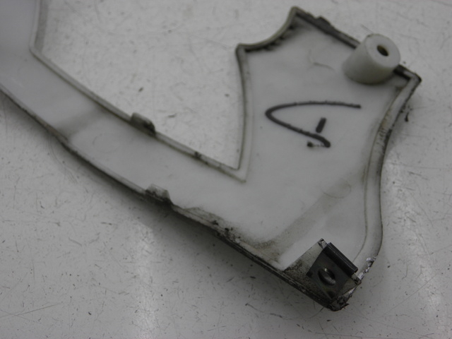 photo de TAPA BAJO ASIENTO DERECHO BENZHOU YY50QT31 VINTAGE 50 (2009 - 2012) - Detalle de la pieza