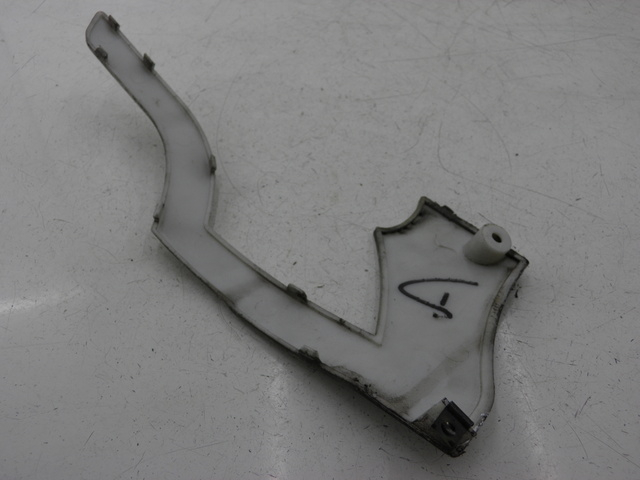 photo de TAPA BAJO ASIENTO DERECHO BENZHOU YY50QT31 VINTAGE 50 (2009 - 2012) - Zoom estado de uso