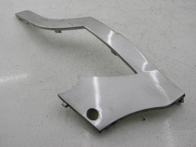 photo de TAPA BAJO ASIENTO DERECHO BENZHOU YY50QT31 VINTAGE 50 (2009 - 2012) - Otra perspectiva