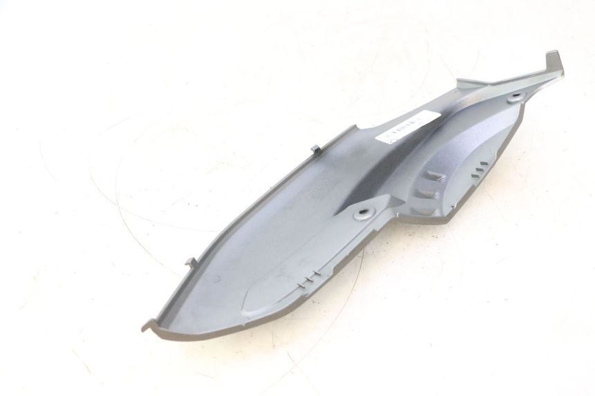 photo de TAPA BAJO EL ASIENTO DERECHO BMW C SPORT 650 (2015 - 2021) - Primer plano técnico