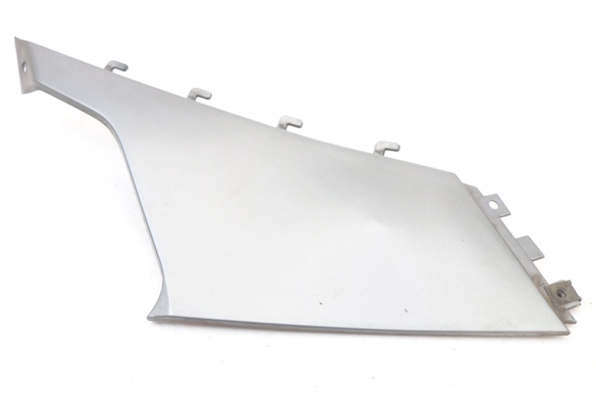 photo de TAPA BAJO EL ASIENTO DERECHO BMW C1 125 (2000 - 2003) - Detalle de la pieza