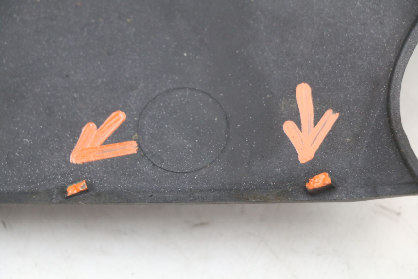 photo de TAPA BAJO EL ASIENTO DERECHO BMW C1 125 (2000 - 2003) - Detalles de los puntos de fijación