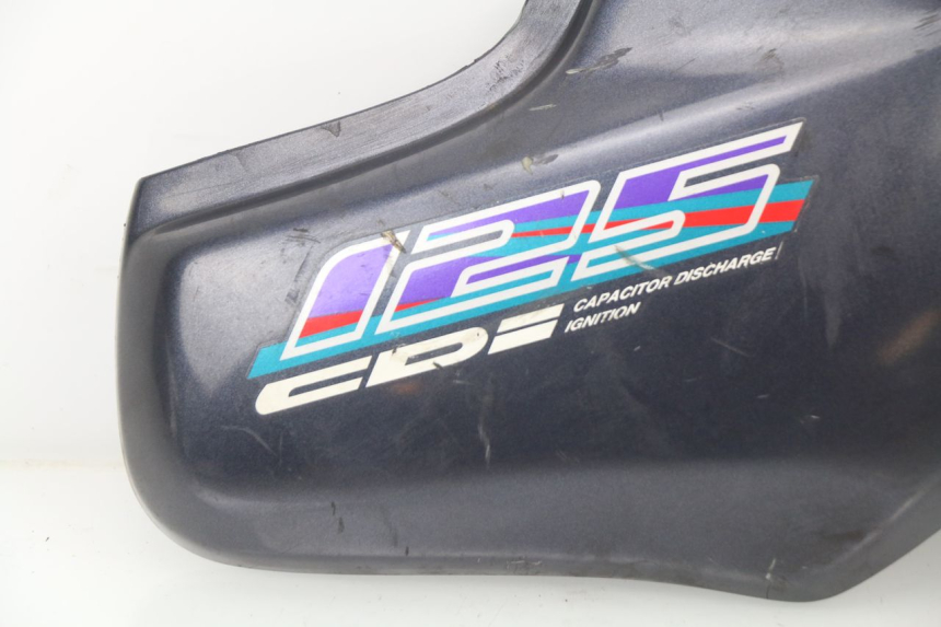 photo de TAPA BAJO ASIENTO DERECHO HONDA CG 125 (1996 - 1998) - Otra perspectiva