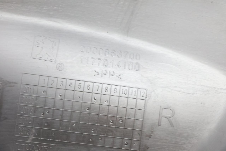 photo de TAPA BAJO ASIENTO DERECHO PEUGEOT CITYSTAR 2T 50 (2018 - 2021) - Estado de la superficie y material