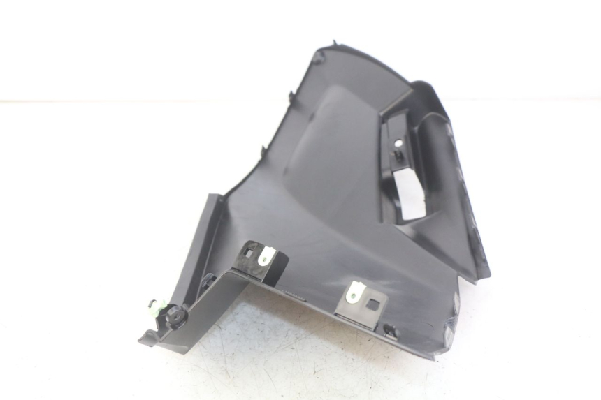 photo de TAPA DEBAJO DEL ASIENTO DERECHO PEUGEOT CITYSTAR AIR 125 (2014 - 2017) - Otra perspectiva