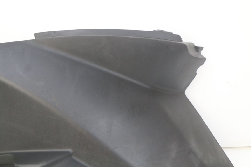 photo de TAPA BAJO EL ASIENTO DERECHO PEUGEOT CITYSTAR 125 (2011 - 2017) - Detalles de los puntos de fijación