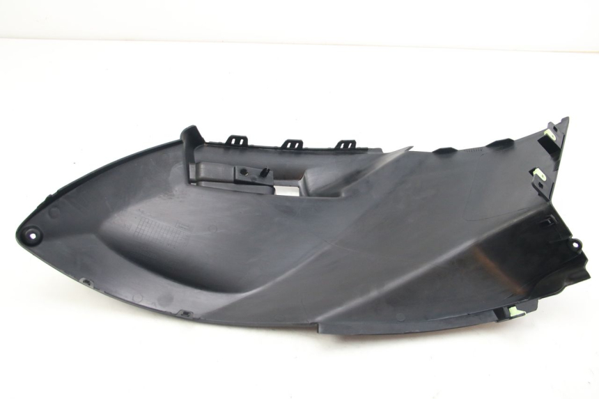 photo de TAPA BAJO EL ASIENTO DERECHO PEUGEOT CITYSTAR 125 (2011 - 2017) - Detalles de los puntos de fijación