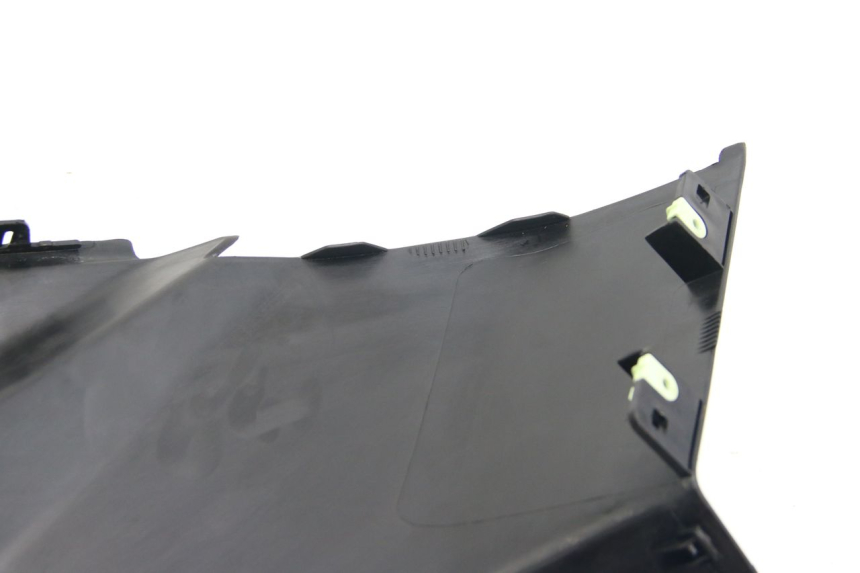 photo de TAPA BAJO EL ASIENTO DERECHO PEUGEOT CITYSTAR 125 (2011 - 2017) - Estado de la superficie y material