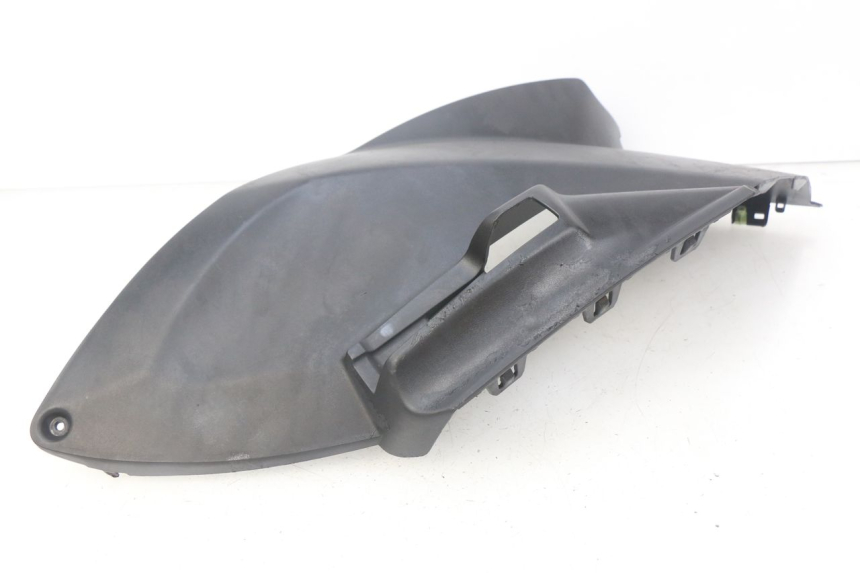 photo de TAPA BAJO EL ASIENTO DERECHO PEUGEOT CITYSTAR 50 (2013 - 2017) - Primer plano técnico