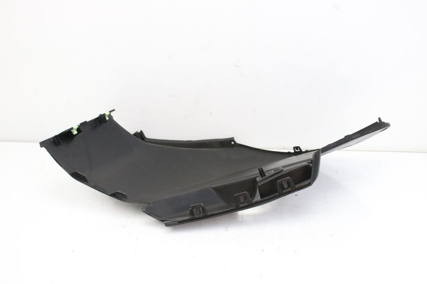 photo de TAPA BAJO EL ASIENTO DERECHO PEUGEOT CITYSTAR 50 (2013 - 2017) - Primer plano técnico