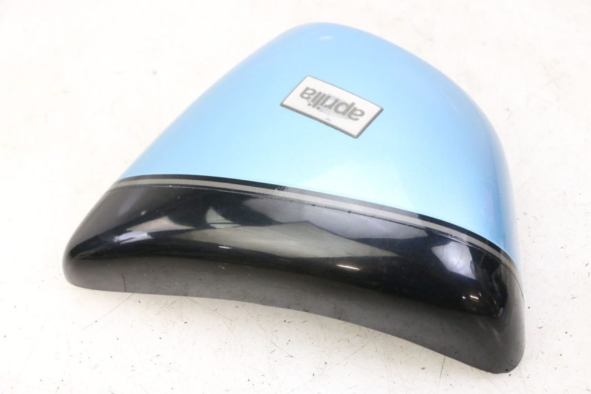 photo de TAPA BAJO ASIENTO DERECHO APRILIA CLASSIC 125 (1995 - 2001) - Otra perspectiva