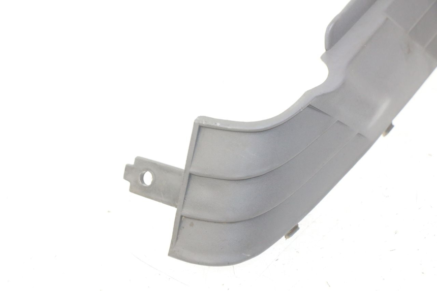 photo de TAPA BAJO EL ASIENTO DERECHO SUZUKI CP 80 (1985 - 1996) - Zoom estado de uso