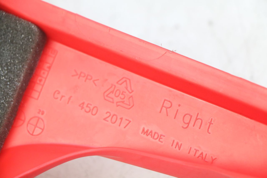 photo de TAPA BAJO EL ASIENTO DERECHO. HONDA CRF CR-F RX 450 (2017 - 2021) - Detalle de la pieza