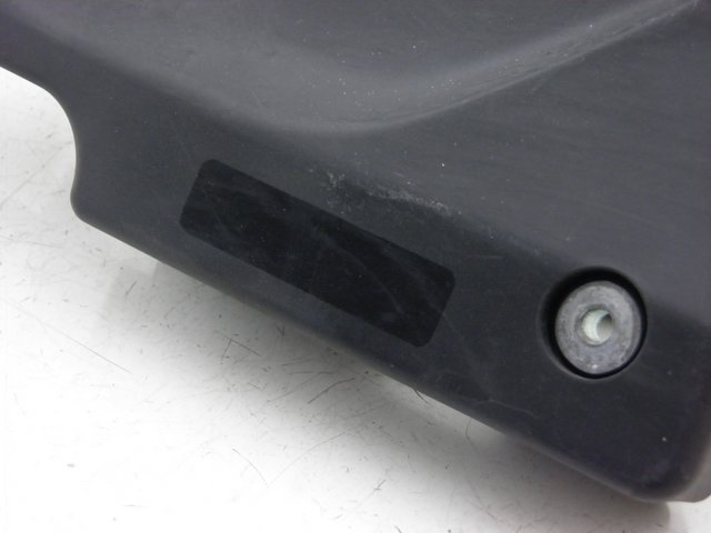 photo de TAPA BAJO ASIENTO DERECHO DAELIM VJ ROADWIN 125 (2008 - 2010) - Zoom estado de uso