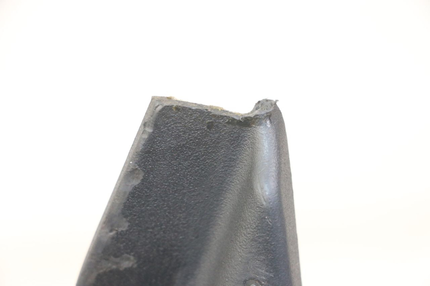 photo de TAPA BAJO ASIENTO DERECHO DERBI SENDA SM DRD X-TREME 50 (2011 - 2017) - Detalle de la pieza