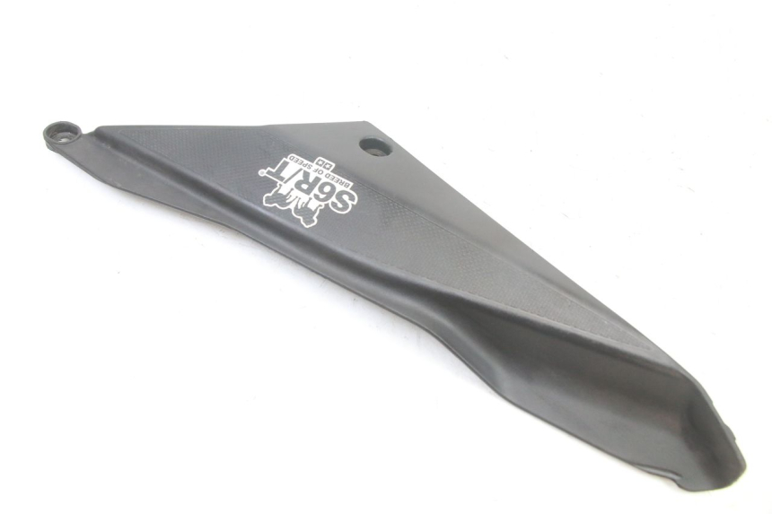 photo de TAPA BAJO ASIENTO DERECHO DERBI SENDA SM DRD X-TREME 50 (2011 - 2017) - Detalle de la pieza