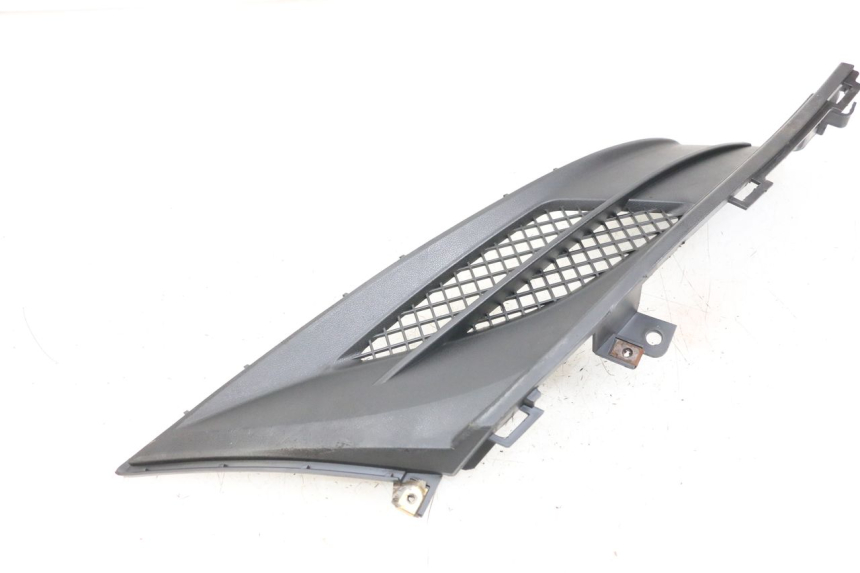 photo de TAPA BAJO EL ASIENTO DERECHO KYMCO DINK 4T 50 (2007 - 2018) - Detalles de los puntos de fijación