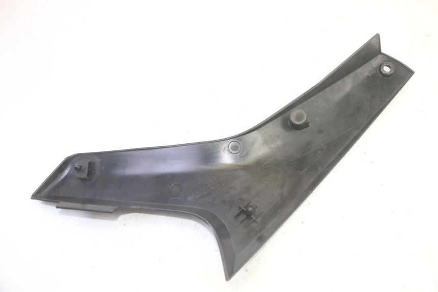 photo de TAPA BAJO ASIENTO DERECHO SUZUKI DL V STROM 1000 (2002 - 2007) - Primer plano técnico