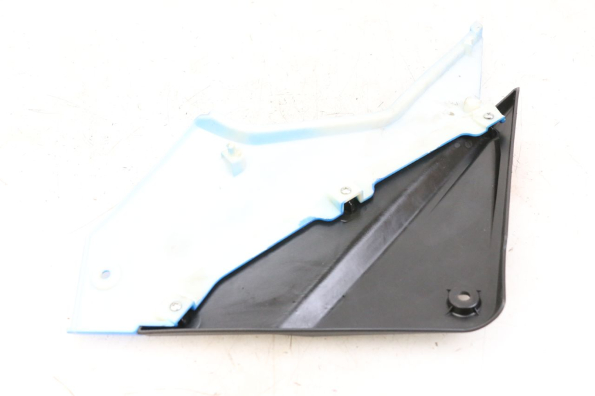 photo de TAPA BAJO ASIENTO DERECHO EBROH BRAVO GLE 1 (2020 - 2024) - Primer plano técnico