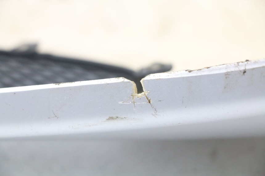 photo de TAPA BAJO ASIENTO DERECHO LINTEX FEVER 2T 50 (2009 - 2022) - Estado de la superficie y material