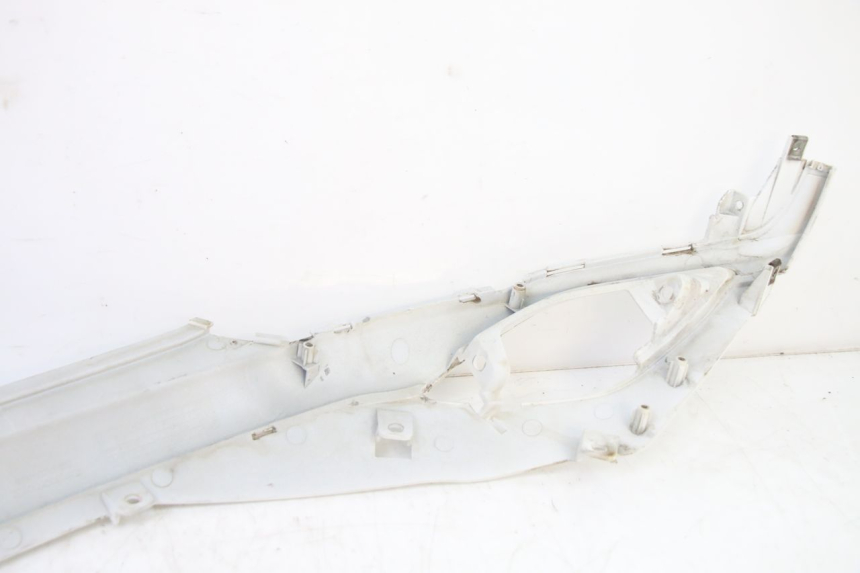 photo de TAPA BAJO EL ASIENTO DERECHO SYM FIDDLE 3 III 125 (2014 - 2020) - Estado de la superficie y material