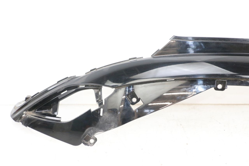 photo de TAPA BAJO ASIENTO DERECHO SYM FIDDLE 3 III 50 (2014 - 2020) - Zoom sobre los componentes