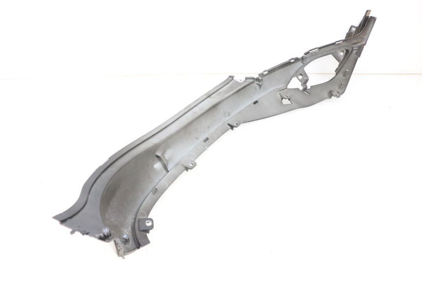 photo de TAPA BAJO ASIENTO DERECHO SYM FIDDLE 3 III 50 (2014 - 2020) - Otra perspectiva