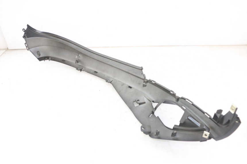 photo de TAPA BAJO ASIENTO DERECHO SYM FIDDLE 3 III 50 (2014 - 2020) - Detalle de la pieza