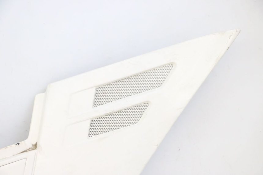 photo de TAPA BAJO ASIENTO DERECHO YAMAHA FJ 36Y 1100 (1984 - 1985) - Zoom sobre los componentes