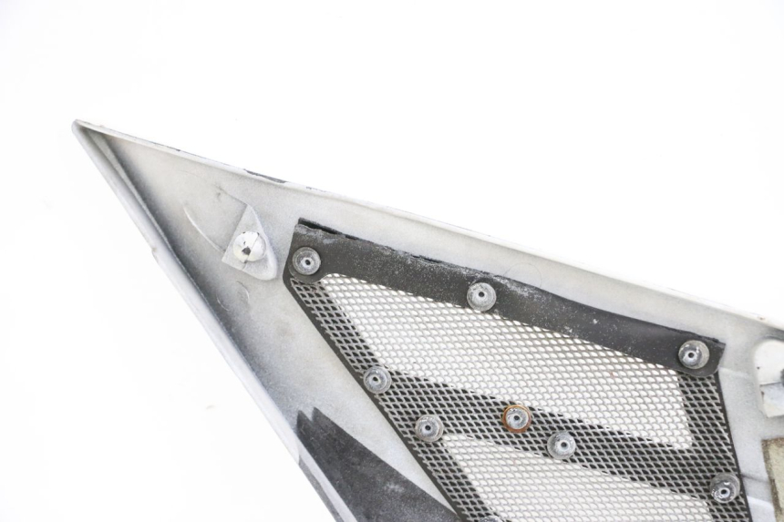 photo de TAPA BAJO ASIENTO DERECHO YAMAHA FJ 36Y 1100 (1984 - 1985) - Estado de la superficie y material