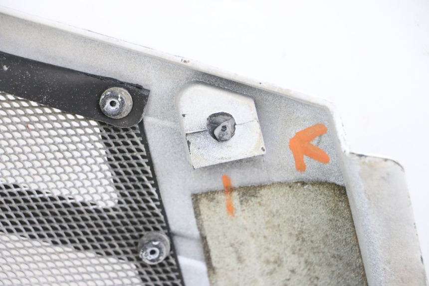 photo de TAPA BAJO ASIENTO DERECHO YAMAHA FJ 36Y 1100 (1984 - 1985) - Recambio usado revisado