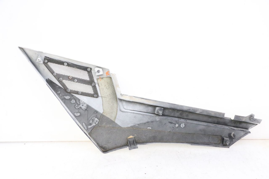 photo de TAPA BAJO ASIENTO DERECHO YAMAHA FJ 36Y 1100 (1984 - 1985) - Marcados y referencias originales