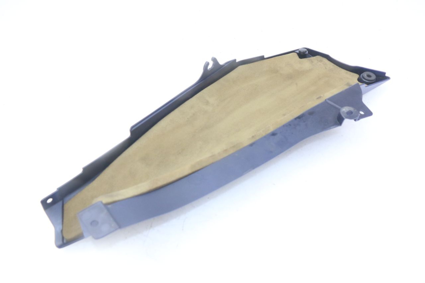 photo de TAPA BAJO EL ASIENTO DERECHO YAMAHA FJR ABS 1300 (2016 - 2020) - Detalle de la pieza