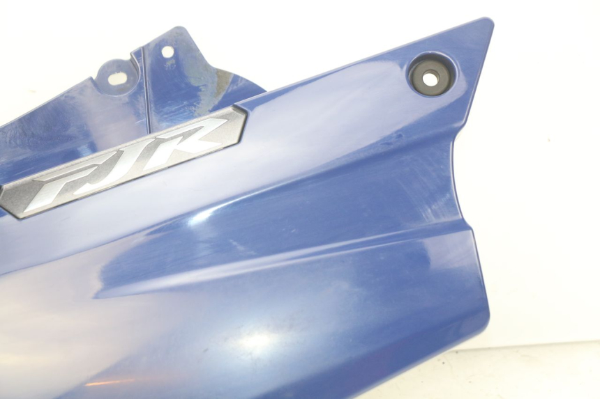 photo de TAPA BAJO EL ASIENTO DERECHO YAMAHA FJR ABS 1300 (2016 - 2020) - Recambio usado revisado