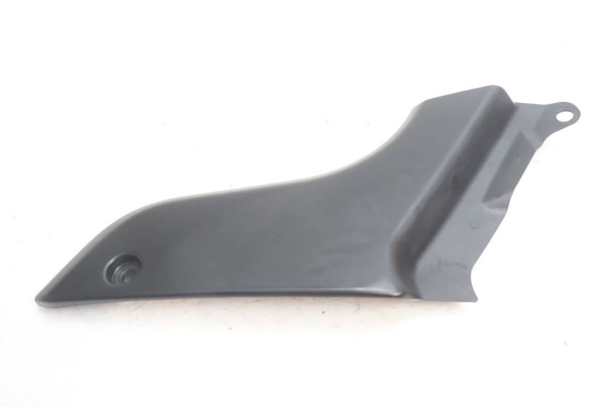 photo de TAPA BAJO ASIENTO DERECHO YAMAHA FJR 1300 (2001 - 2005) - Detalle de la pieza