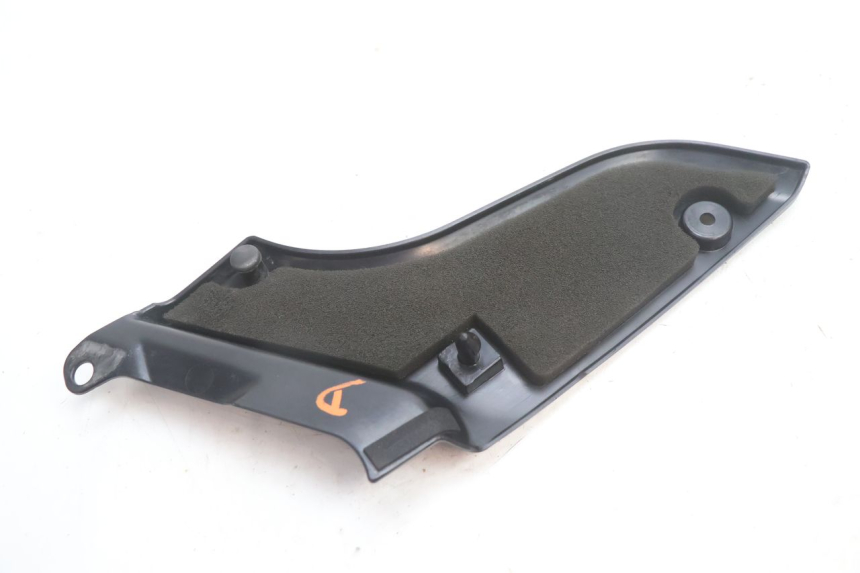 photo de TAPA BAJO ASIENTO DERECHO YAMAHA FJR 1300 (2001 - 2005) - Otra perspectiva