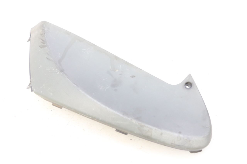 photo de TAPA BAJO EL ASIENTO DERECHO PIAGGIO FLY 100 (2006 - 2010) - Detalle de la pieza