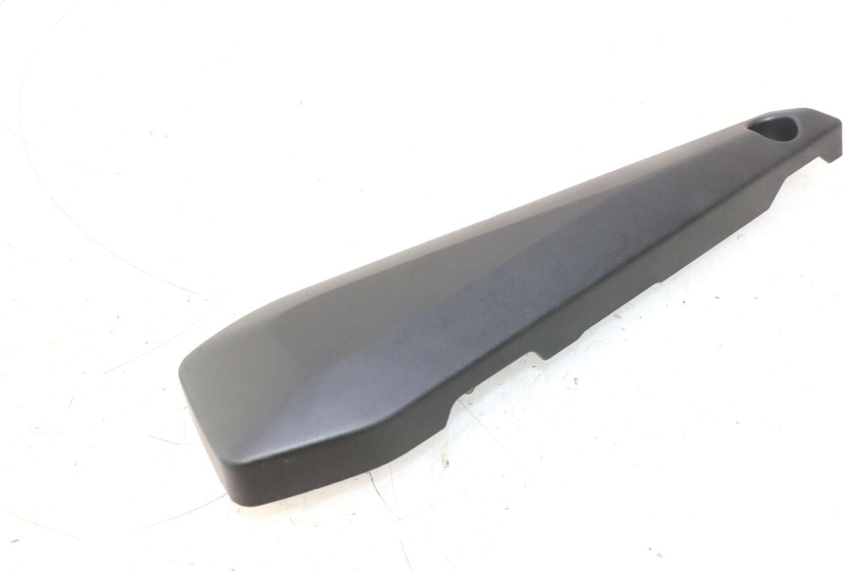 photo de TAPA BAJO ASIENTO DERECHO YAMAHA FZ8 800 (2010 - 2016) - Detalle de la pieza