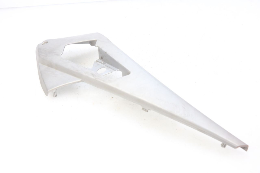 photo de TAPA BAJO EL ASIENTO DERECHO. PEUGEOT GEOPOLIS 400 (2007 - 2013) - Detalles de los puntos de fijación