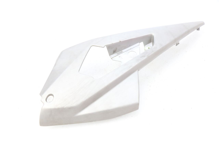 photo de TAPA BAJO EL ASIENTO DERECHO. PEUGEOT GEOPOLIS 400 (2007 - 2013) - Estado de la superficie y material