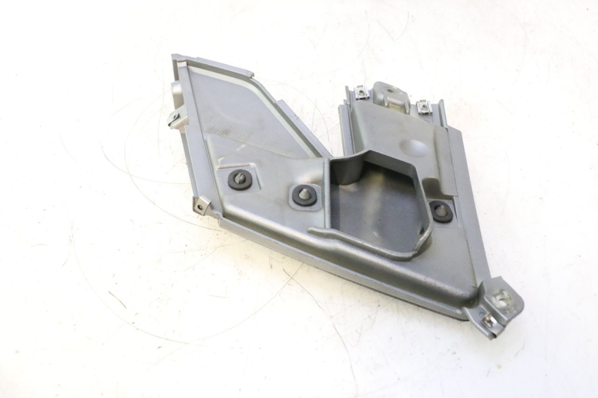 photo de TAPA BAJO ASIENTO DERECHO GILERA GP 800 (2007 - 2013) - Vista general del producto