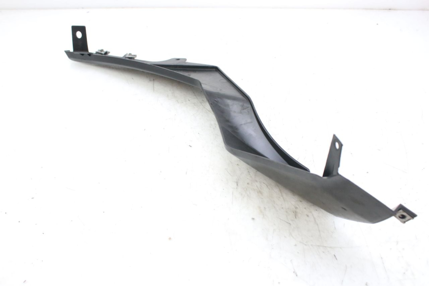 photo de TAPA BAJO EL ASIENTO DERECHO DERBI GPR 50 (2004 - 2009) - Otra perspectiva