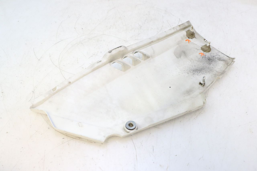 photo de TAPA BAJO ASIENTO DERECHO KAWASAKI GPX F ZX750F 750 (1986 - 1990) - Primer plano técnico
