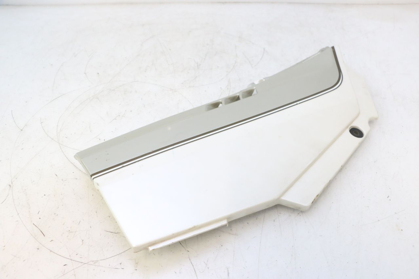 photo de TAPA BAJO ASIENTO DERECHO KAWASAKI GPX F ZX750F 750 (1986 - 1990) - Estado de la superficie y material
