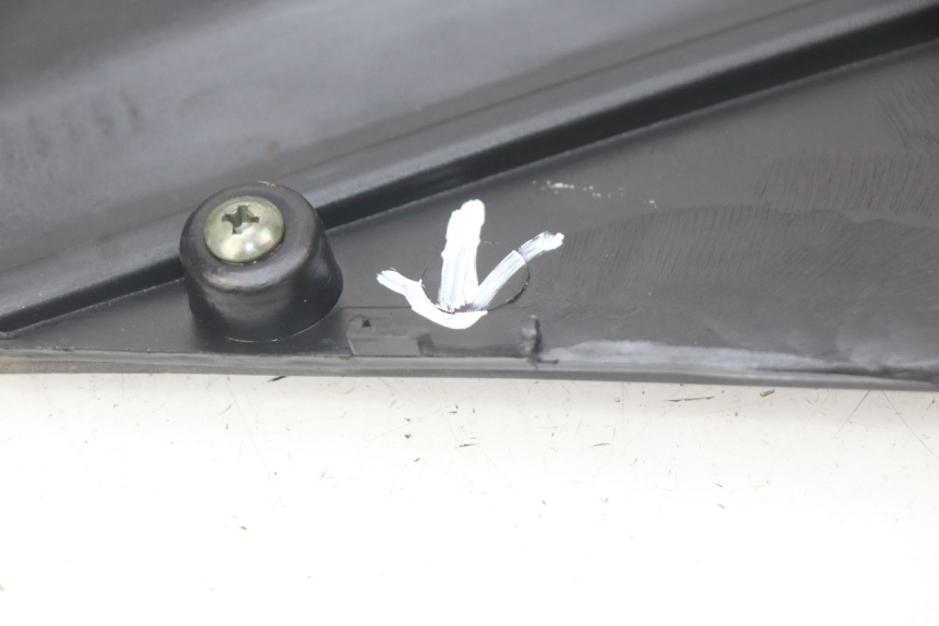 photo de TAPA BAJO EL ASIENTO DERECHO. TNT MOTOR GRIDO 2T 50 (2010 - 2019) - Otra perspectiva