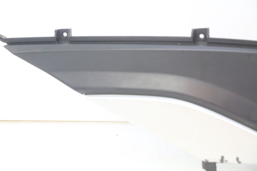 photo de TAPA BAJO EL ASIENTO DERECHO. TNT MOTOR GRIDO 2T 50 (2010 - 2019) - Estado de la superficie y material