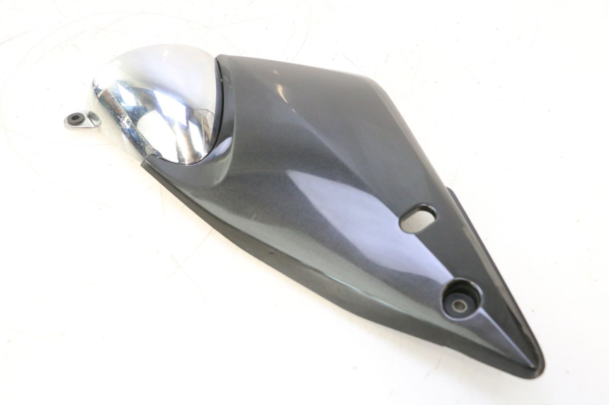 photo de TAPA BAJO ASIENTO DERECHO SUZUKI GSF N BANDIT 1200 (2001 - 2005) - Primer plano técnico
