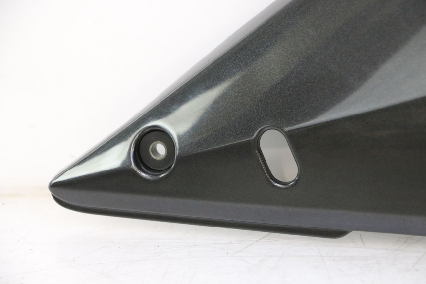 photo de TAPA BAJO ASIENTO DERECHO SUZUKI GSF N BANDIT 1200 (2001 - 2005) - Marcados y referencias originales