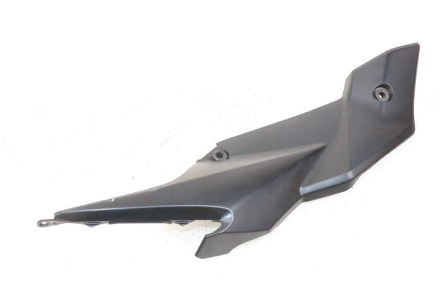 photo de TAPA BAJO ASIENTO DERECHO SUZUKI GSR 750 (2011 - 2017) - Detalle de la pieza